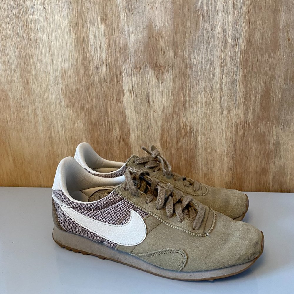 Nike Tan/Nude Swoosh Sneaker